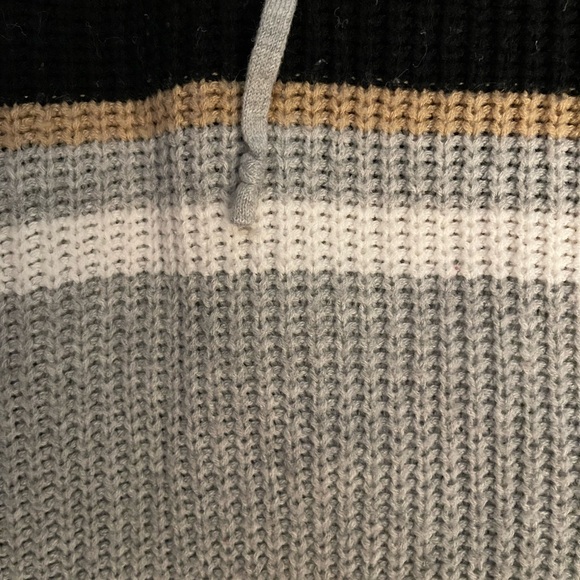 ALMOST FAMOUS HOODED TUNIC SWEATER~ SZ L - Picture 8 of 8